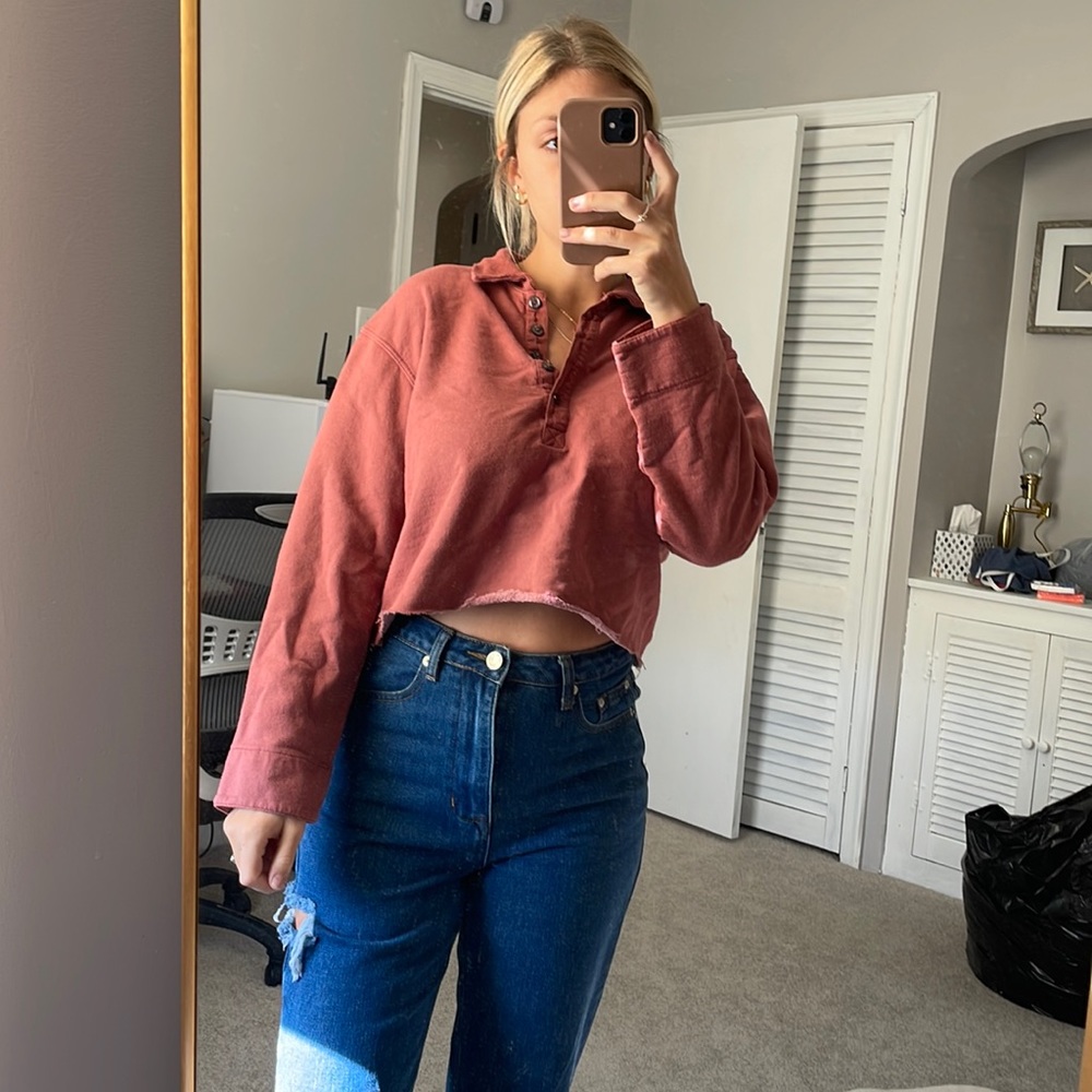 Light Crew Neck Cropped